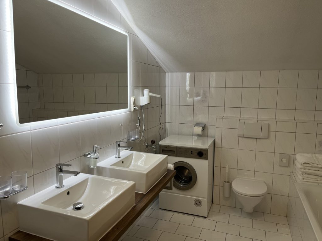 Bad3neu.jpg
